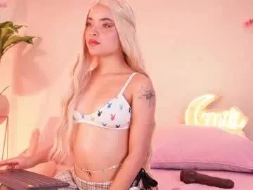Freechat mili_moon_ on Chaturbate