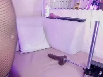 Freechat ninacapelli on Chaturbate