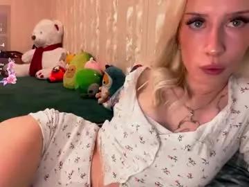 pennyczubakowski — GOAL: Stroke your breasts - I'm #18 year old and i am #shy #new #young girl with #skinny figure and it's my first day here [75 tokens remaining]