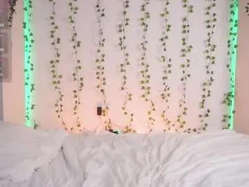 Freechat sassyxtail on Chaturbate