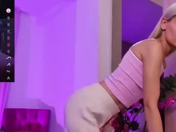 Freechat selenadaze on Chaturbate