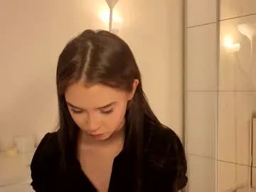 Away slyshypie on Chaturbate