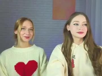 Freechat strawberryglow on Chaturbate