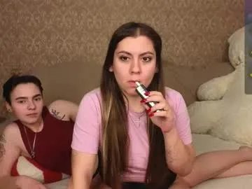 Freechat twobabesweet on Chaturbate