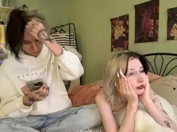 veryraretwins on Chaturbate