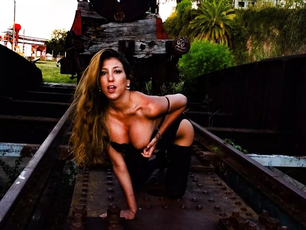 LorineSwan — I am open to everything. Be well as enjoy. I enter your mind and I am what you want. I love roleplay ,I can be both your mistress and your submissive girl.Love anal,double penetration,SPH,JOI,deeptroath,foot fetish...and more.Just tell me ;)-what I...