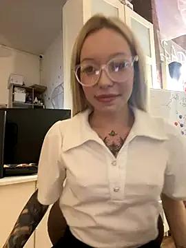 babydolll — Masage ass in thongs in the office