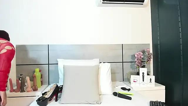 EmmaSmith2 — show tits