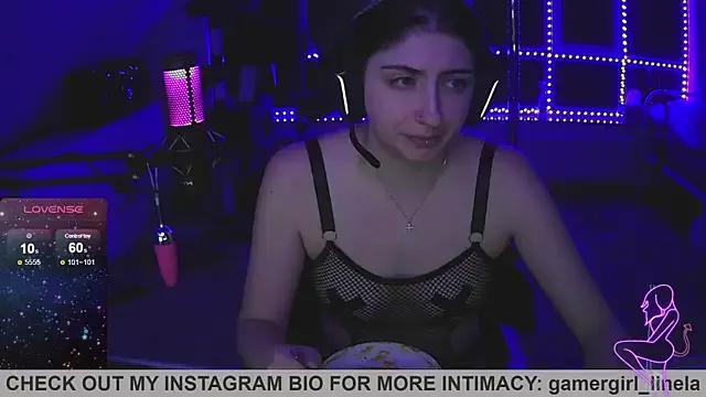 Gamergirl-Linela — LT Gets Oil On Boobs Video