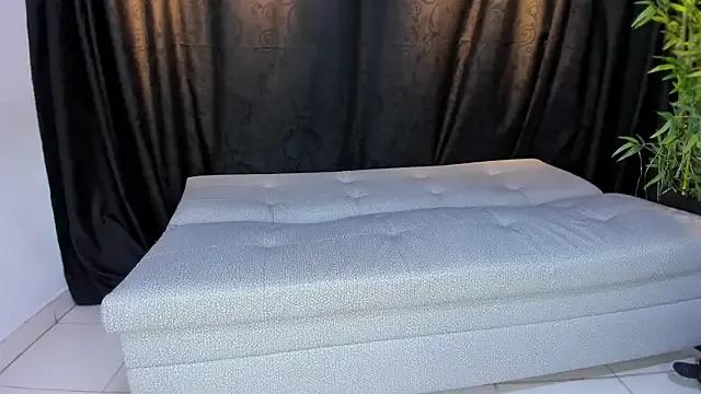 golden_girl_house — 2 finger in pussy very deep
