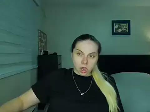 HappyIva on StripChat 