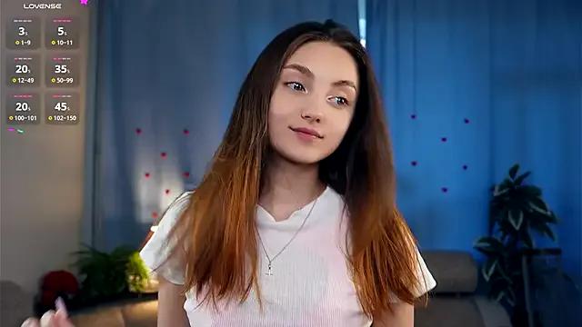 LoraDavi — Topless