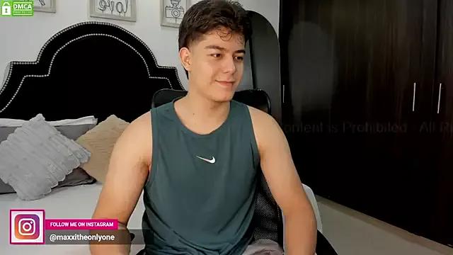 MaxxiCruz on StripChat 