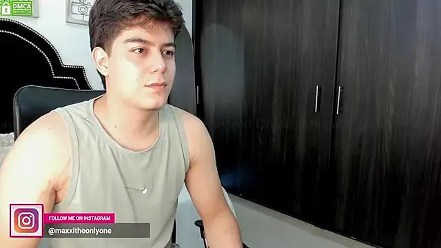 MaxxiCruz on StripChat 