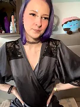 Mia420- — Boobs out 30 min + 10TK = 1x Pic