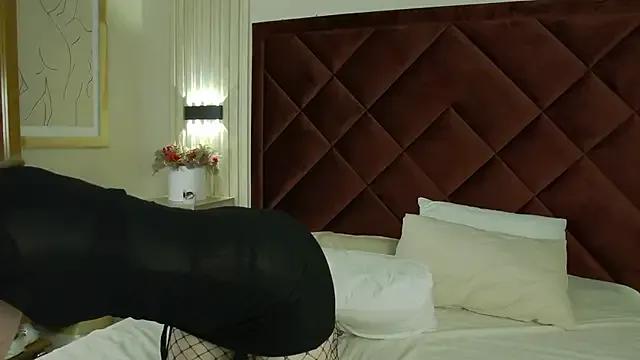 Mila_Synn — doggy style ans slaps untill red