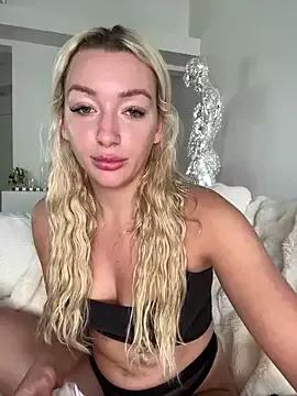 SerenaCloud on StripChat 