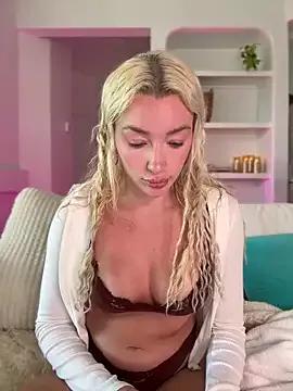SerenaCloud on StripChat 