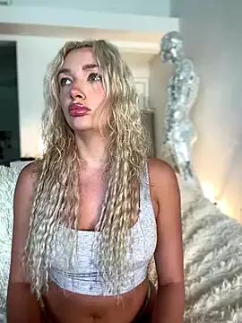 SerenaCloud on StripChat 
