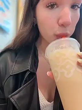 shy_priincess — HARD FINGERING MY TEEN PUSSY IN PUBLIC